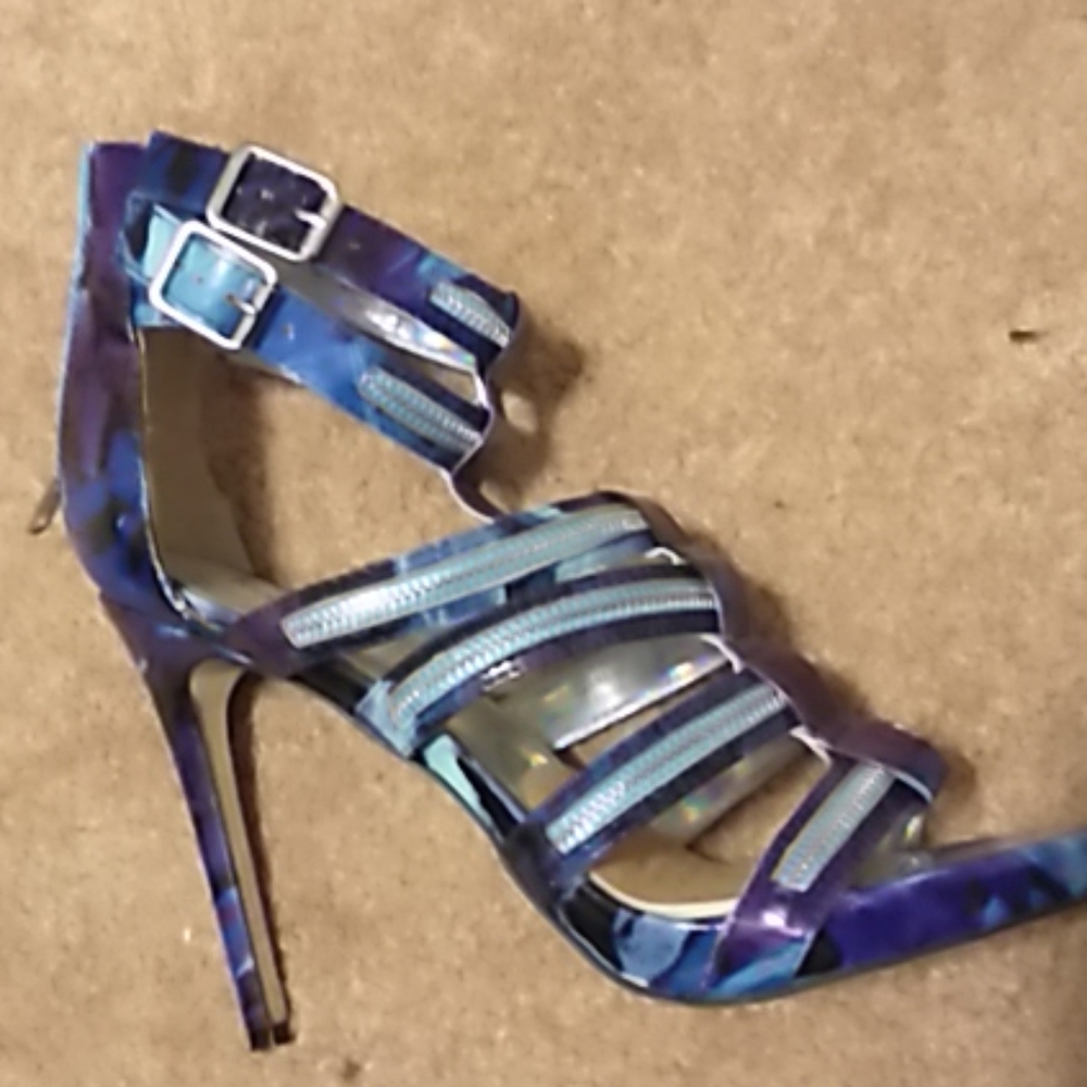 Shoe - Picture 2 of 4